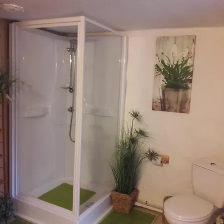 Дом отдыха Beautiful And Authentic Cottage, Cleaning Included Уффализ