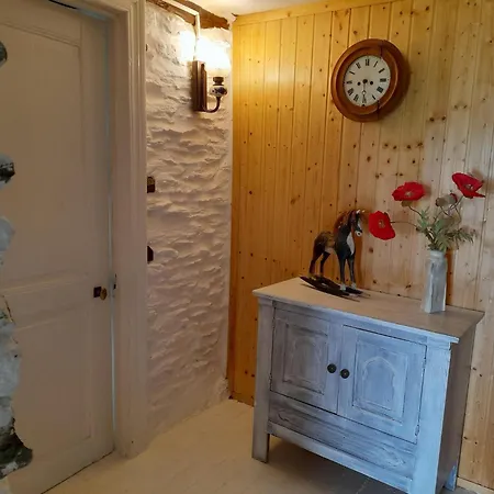 Дом отдыха Beautiful And Authentic Cottage, Cleaning Included